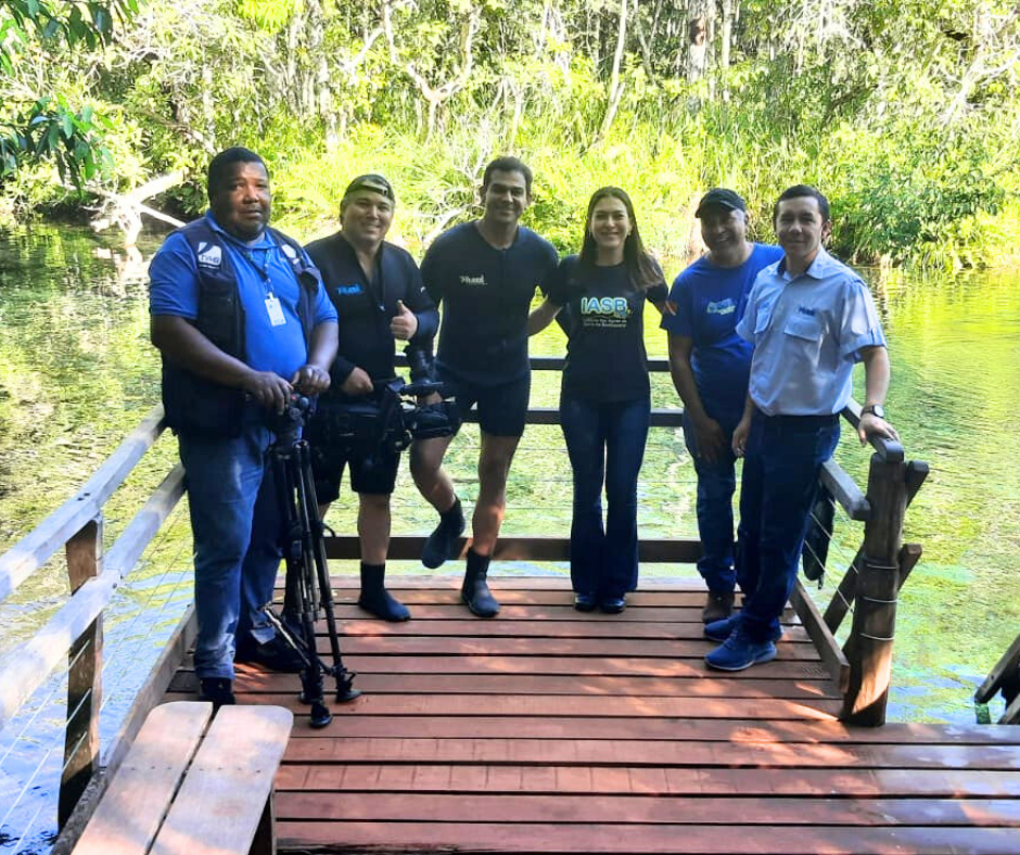 Equipe do Jornal da Record no Recanto Ecologico Rio da Prata